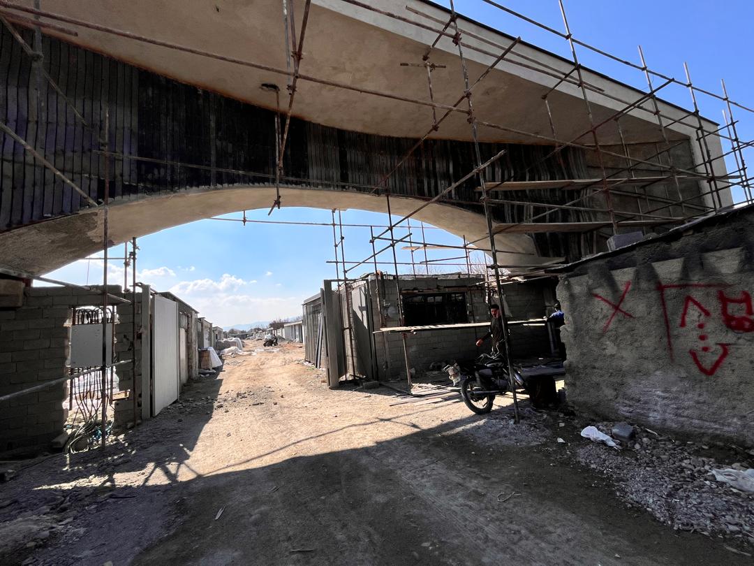Gateway or connecting arch at site